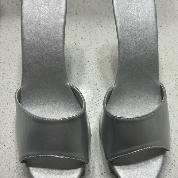 Silver open toe high heel sandals - Picture 2 of 3